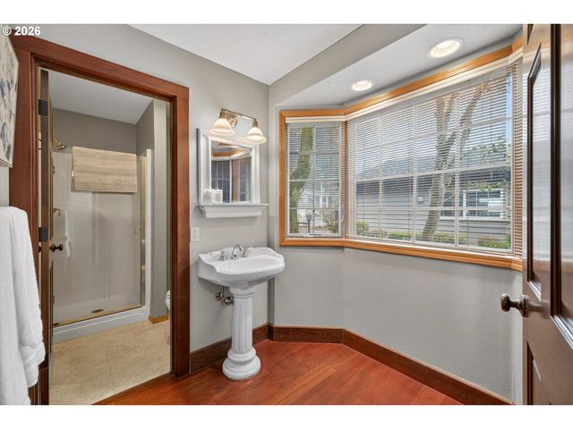 17907 CARDINAL Dr, Lake Oswego, OR 97034