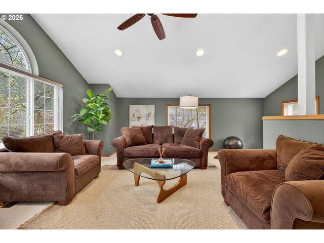 17907 CARDINAL Dr, Lake Oswego, OR 97034