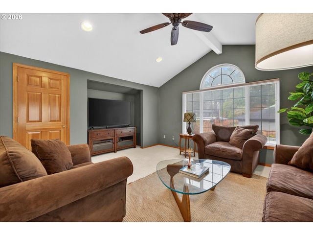 17907 CARDINAL Dr, Lake Oswego, OR 97034