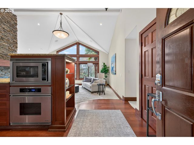 17907 CARDINAL Dr, Lake Oswego, OR 97034