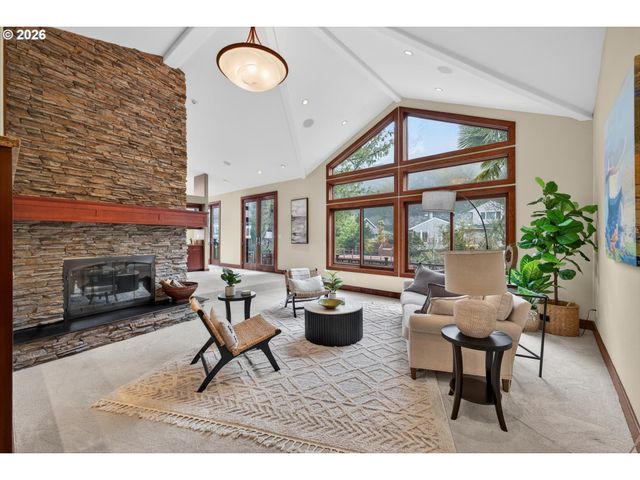 17907 CARDINAL Dr, Lake Oswego, OR 97034