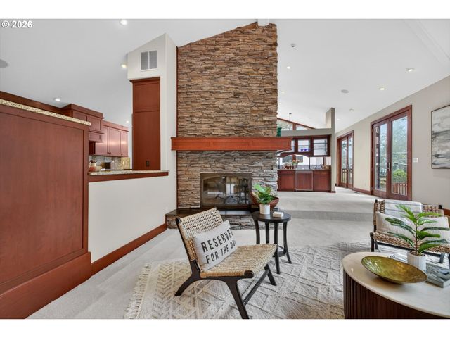 17907 CARDINAL Dr, Lake Oswego, OR 97034