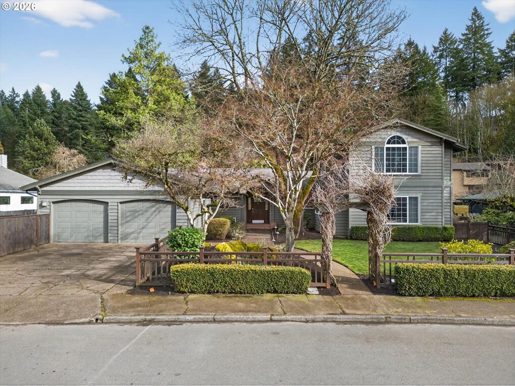 17907 CARDINAL Dr, Lake Oswego, OR 97034