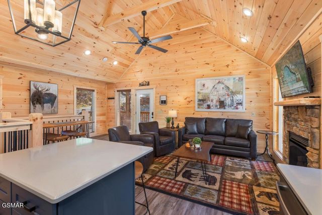 1110 Rocky Creek Way, Pigeon Forge, TN 37863