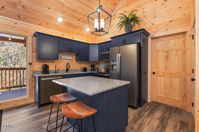 1110 Rocky Creek Way, Pigeon Forge, TN 37863