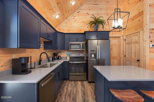 1110 Rocky Creek Way, Pigeon Forge, TN 37863