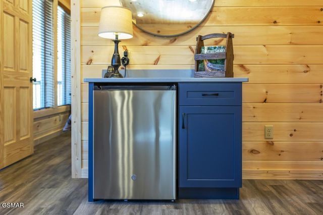 1110 Rocky Creek Way, Pigeon Forge, TN 37863