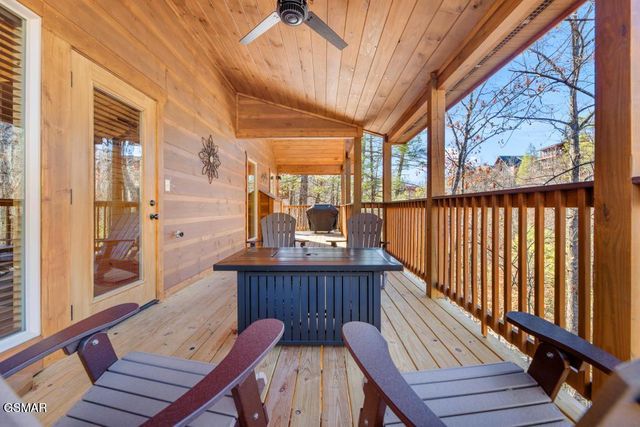 1110 Rocky Creek Way, Pigeon Forge, TN 37863