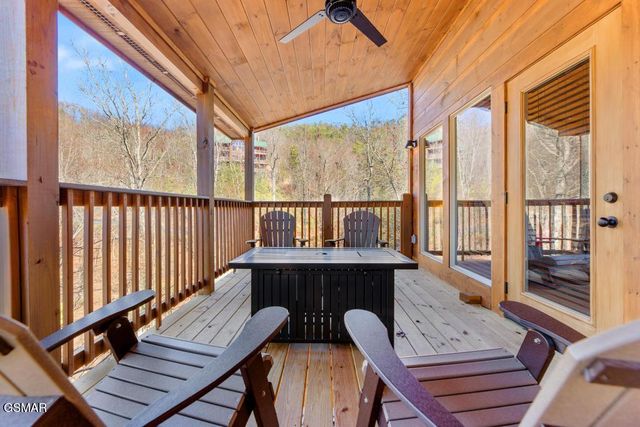 1110 Rocky Creek Way, Pigeon Forge, TN 37863