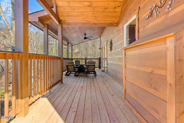 1110 Rocky Creek Way, Pigeon Forge, TN 37863