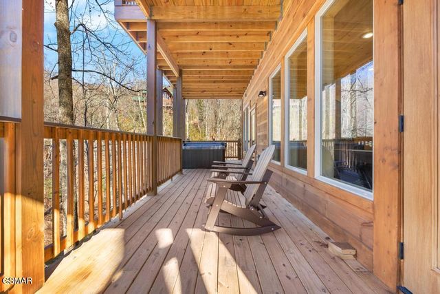 1110 Rocky Creek Way, Pigeon Forge, TN 37863