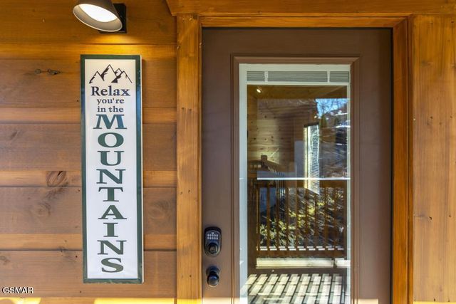 1110 Rocky Creek Way, Pigeon Forge, TN 37863