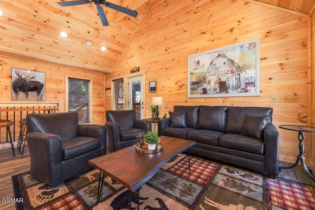 1110 Rocky Creek Way, Pigeon Forge, TN 37863