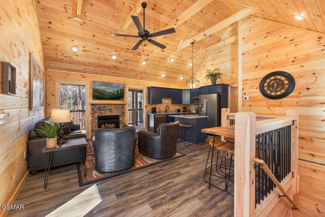 1110 Rocky Creek Way, Pigeon Forge, TN 37863