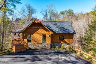 1110 Rocky Creek Way, Pigeon Forge, TN 37863