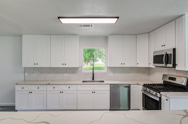 534 Robert E Lee Drive, Conroe, TX 77302