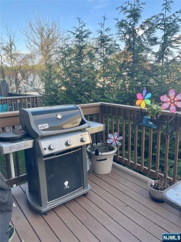 8 Leary Avenue G, Bloomingdale, NJ 07403
