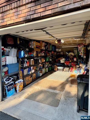 8 Leary Avenue G, Bloomingdale, NJ 07403