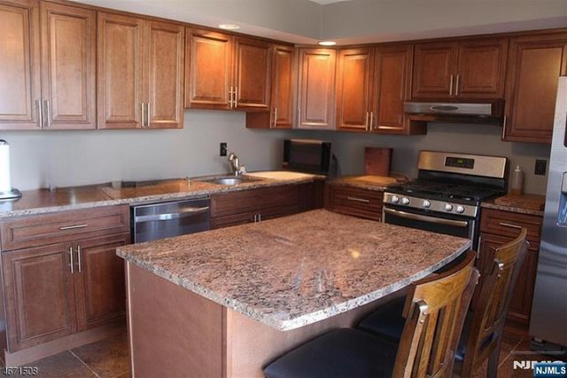 8 Leary Avenue G, Bloomingdale, NJ 07403