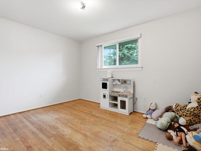 8744 Leslie Drive, Sterling Heights, MI 48314