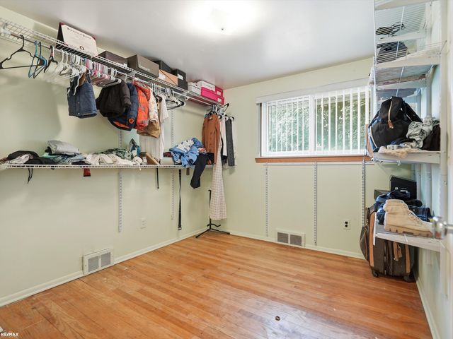 8744 Leslie Drive, Sterling Heights, MI 48314