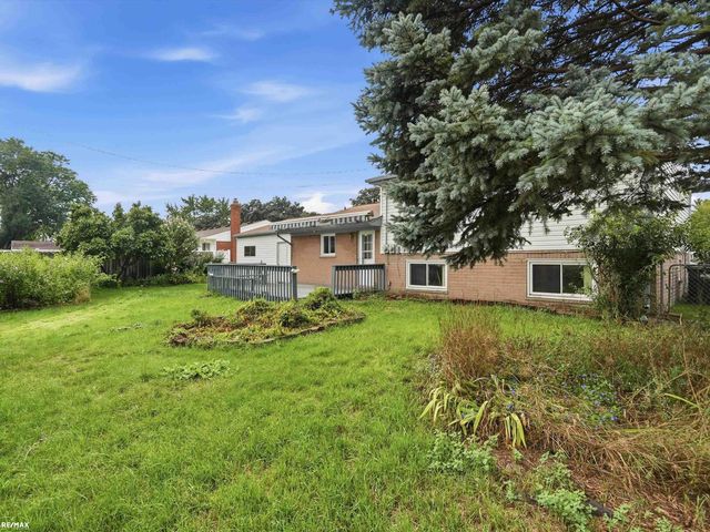 8744 Leslie Drive, Sterling Heights, MI 48314