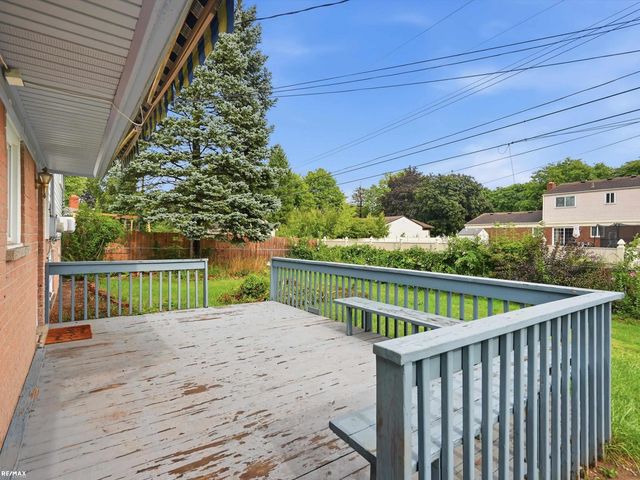 8744 Leslie Drive, Sterling Heights, MI 48314