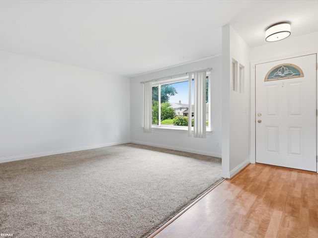 8744 Leslie Drive, Sterling Heights, MI 48314
