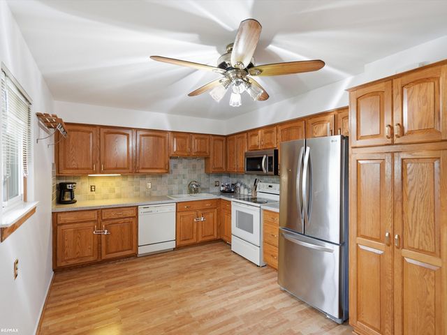 8744 Leslie Drive, Sterling Heights, MI 48314