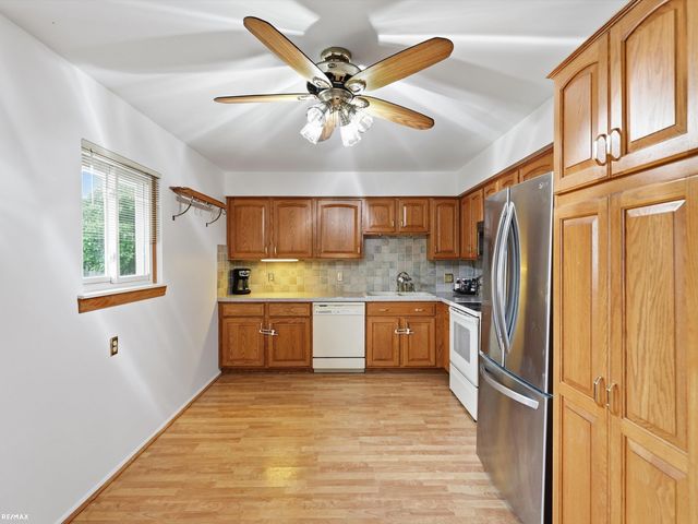 8744 Leslie Drive, Sterling Heights, MI 48314