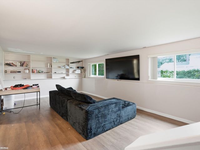 8744 Leslie Drive, Sterling Heights, MI 48314