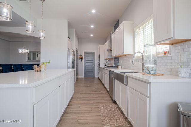 213 EMERALD GOLD Place, Horizon City, TX 79928