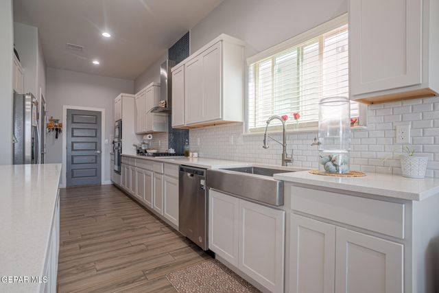 213 EMERALD GOLD Place, Horizon City, TX 79928