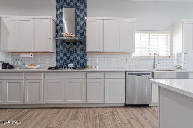 213 EMERALD GOLD Place, Horizon City, TX 79928