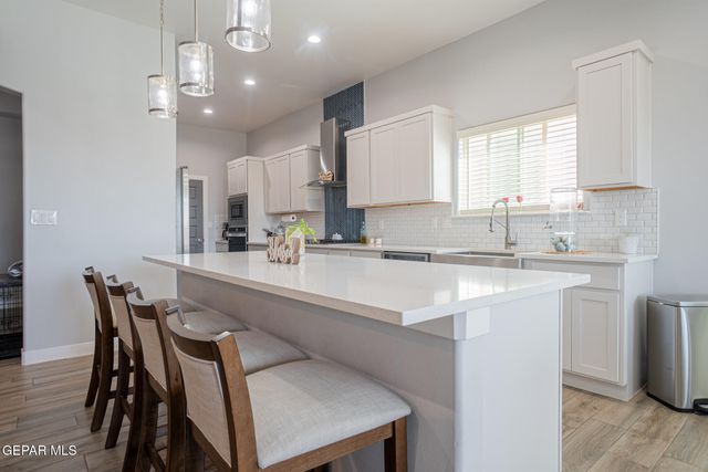 213 EMERALD GOLD Place, Horizon City, TX 79928