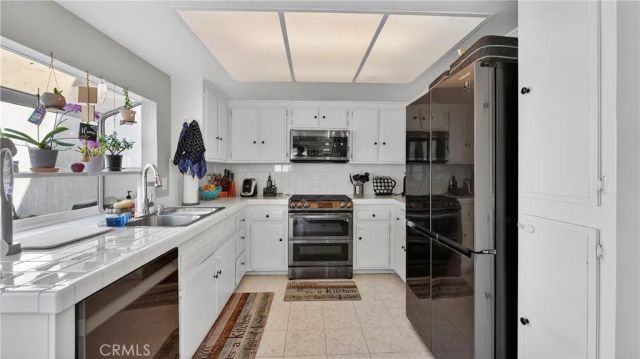 1913 W Wakeham, Santa Ana, CA 92704