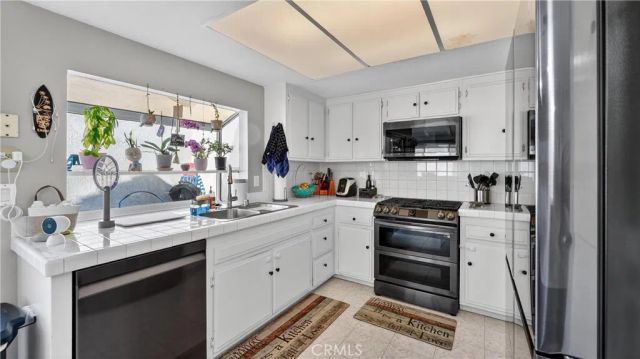 1913 W Wakeham, Santa Ana, CA 92704