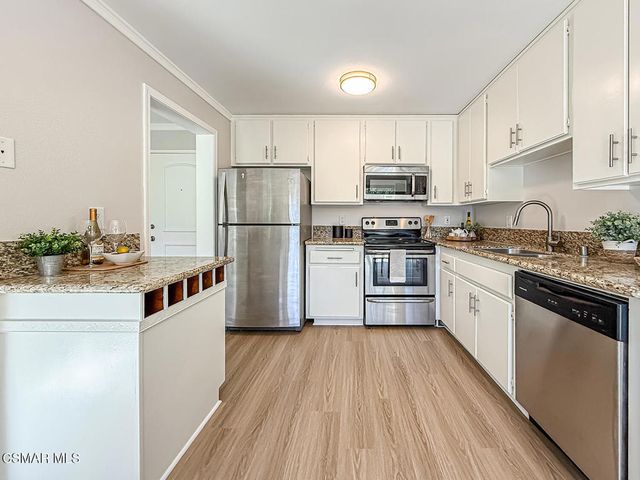 291 Sequoia Court 25, Thousand Oaks, CA 91360