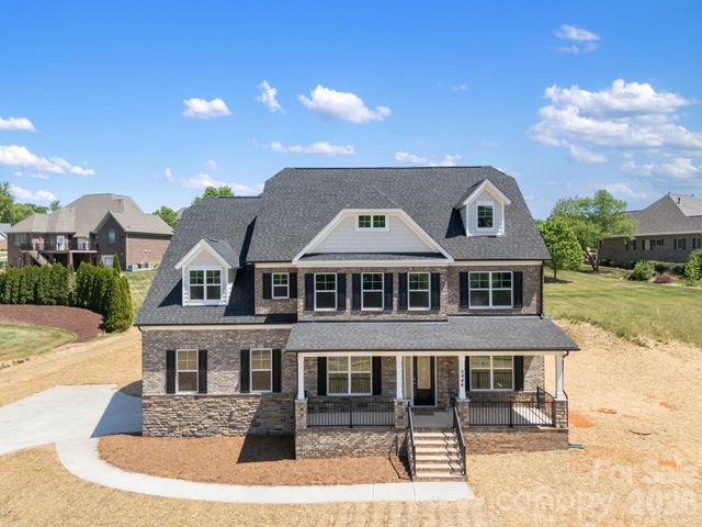 5944 Bakers Point, Hickory, NC 28602