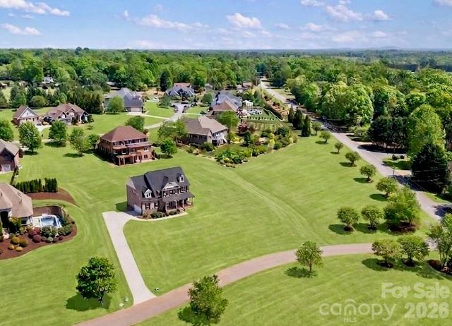 5944 Bakers Point, Hickory, NC 28602