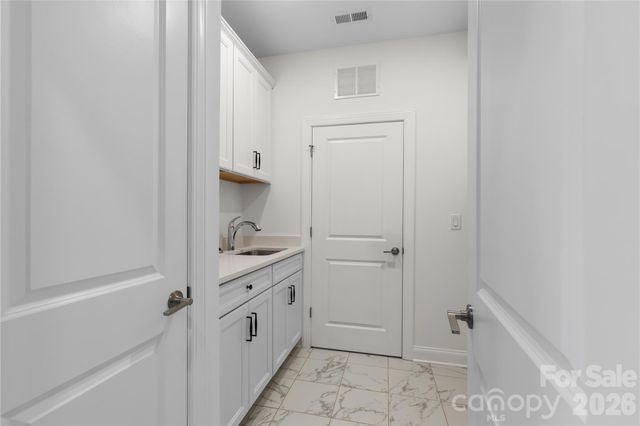 5944 Bakers Point, Hickory, NC 28602
