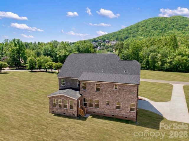 5944 Bakers Point, Hickory, NC 28602