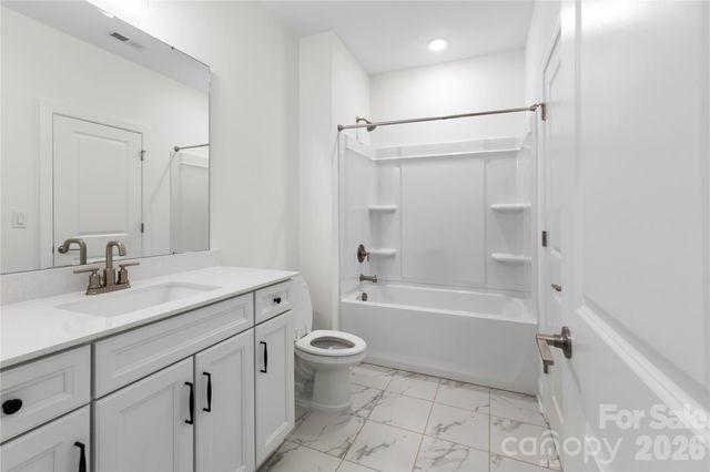 5944 Bakers Point, Hickory, NC 28602