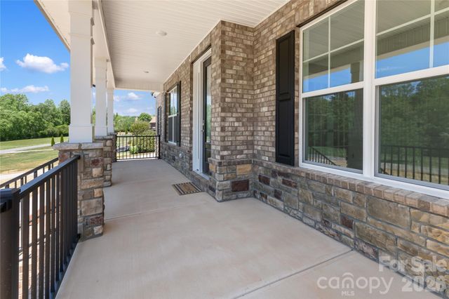 5944 Bakers Point, Hickory, NC 28602
