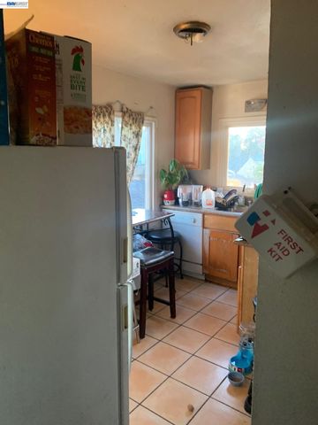 7333 Lockwood St, Oakland, CA 94621