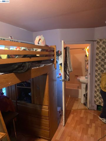 7333 Lockwood St, Oakland, CA 94621