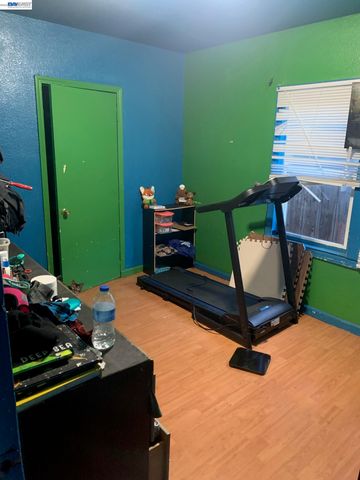 7333 Lockwood St, Oakland, CA 94621