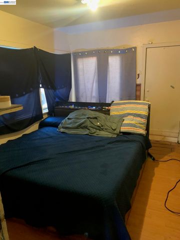 7333 Lockwood St, Oakland, CA 94621