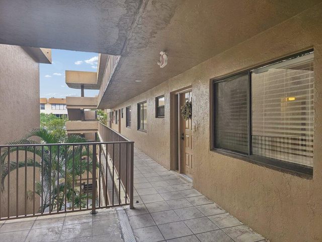 8030 Hampton Boulevard 404, North Lauderdale, FL 33068