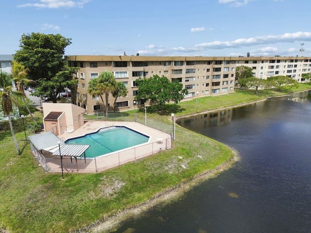 8030 Hampton Boulevard 404, North Lauderdale, FL 33068